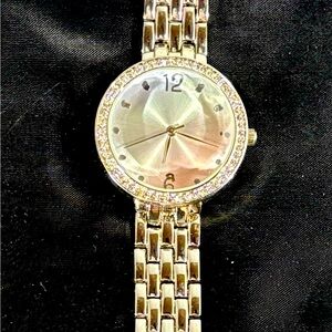 Time And Tru Ladies Blue Ombre Dial W/ battery 32.5mm excellent condition